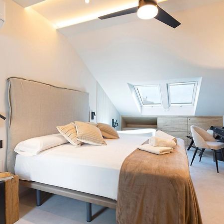 Magnificent Renovated 2Bd 2Bth Duplex With Terrace - City Centre Málaga Kültér fotó